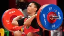 Berlanjut di angkatan clean and jerk, Eko tanpa kesusahan berhasil mengangkat 165 kg. Namun Ia kembali disalip oleh Li Fabian setelah berhasil mengangkat 172 kg. (Foto: AFP/Vincenzo Pinto)