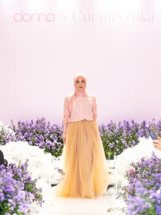 Salah satu busana dari koleksi Naura rilisan Donna Prive bersama Cut Meyriska. (Foto: Koleksi Pribadi Donna Prive)
