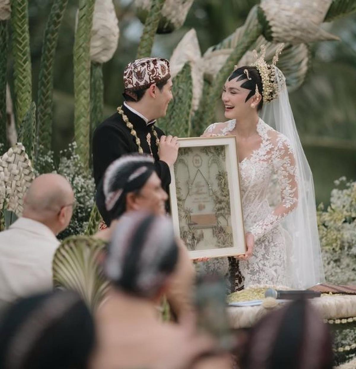 Potret Pernikahan Luna Maya dan Maxime Bouttier