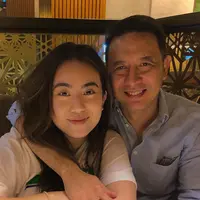 Mengenal Casey Rebecca, putri Sony Tulung yang tak hanya memiliki paras cantik, tapi juga cerdas.