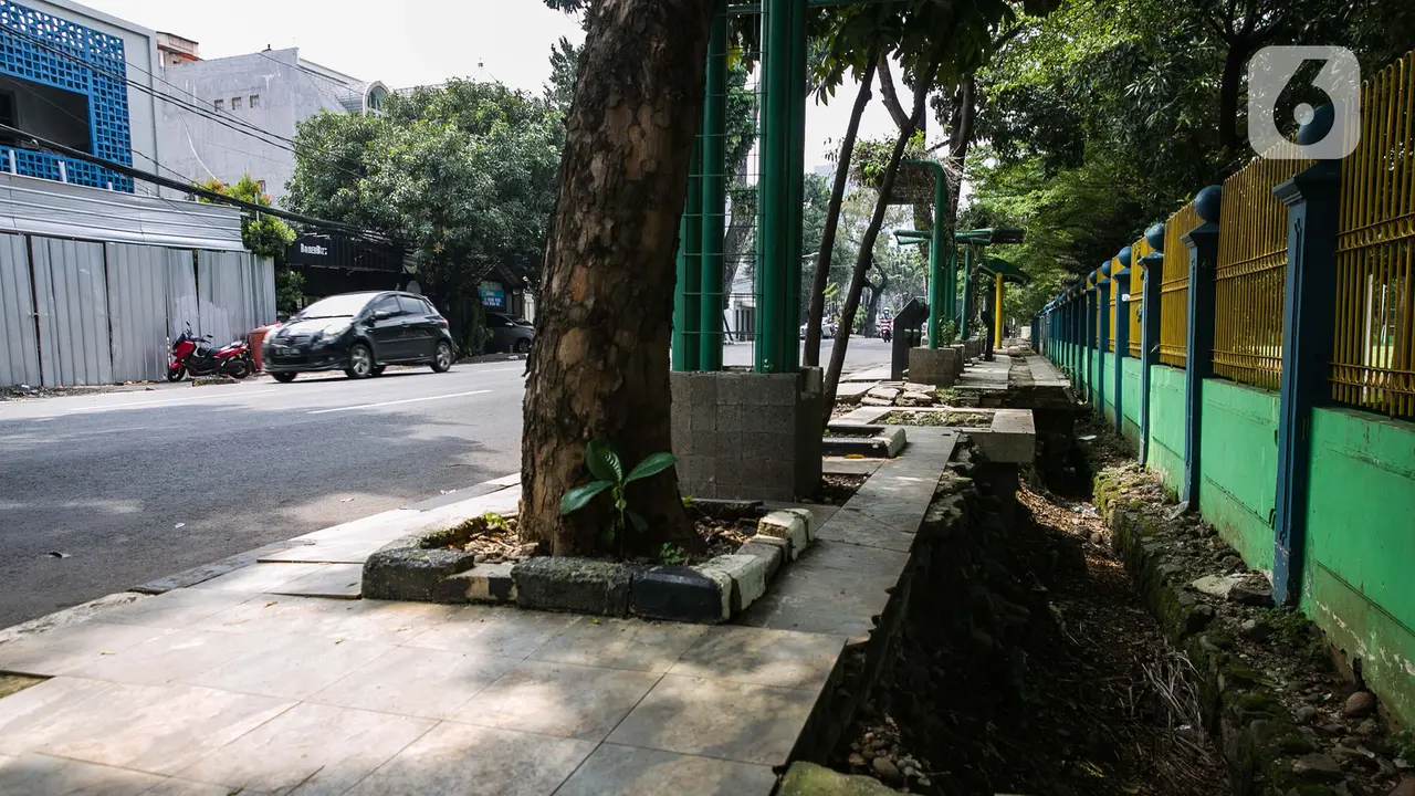 FOTO: Dinas Bina Marga DKI Akan Revitalisasi Trotoar di Kebayoran Baru