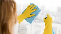 Learn how to clean windows the right way. (Photo: Freepik/Magnific)