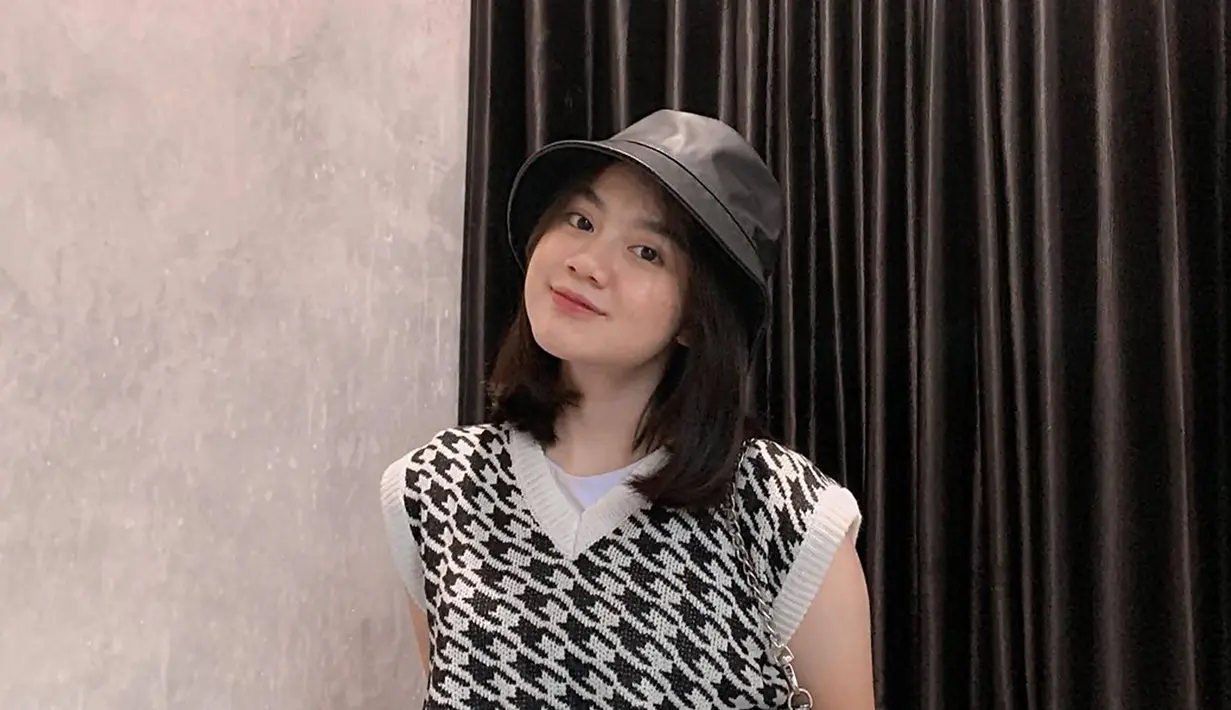 Selain kesibukannya dalam membuat konten game, Kayes kerap membagikan potret kesehariannya dalam media sosial Instagram. Seperti saat hangout bareng teman maupun menjalani liburan ke berbagai tempat.
 (Liputan6.com/IG/@ewkharis)