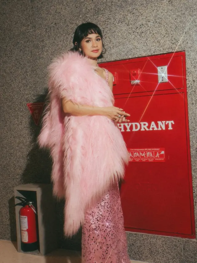 Andien Tutup 2025 dengan Bixie Cut yang Lengkapi Tampilan Pink Glam di Malam Tahun Baru
