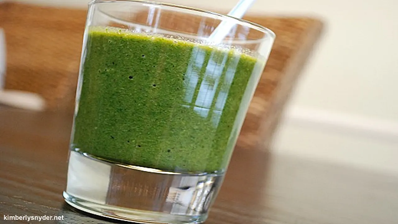 green-smoothie-130830-b.jpg