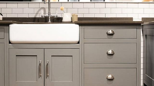 Ilustrasi Lemari dengan Kaki