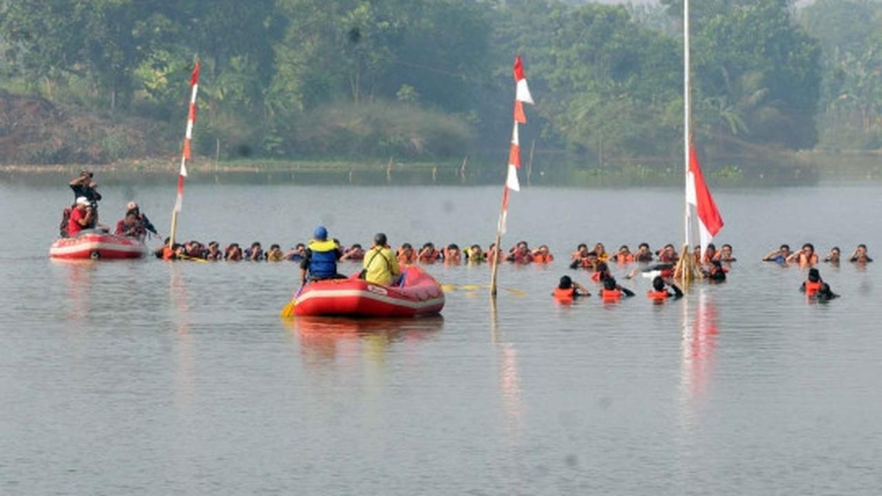 HUT Kemerdekaan RI ke-70, para pecinta alam gelar upacara di danau