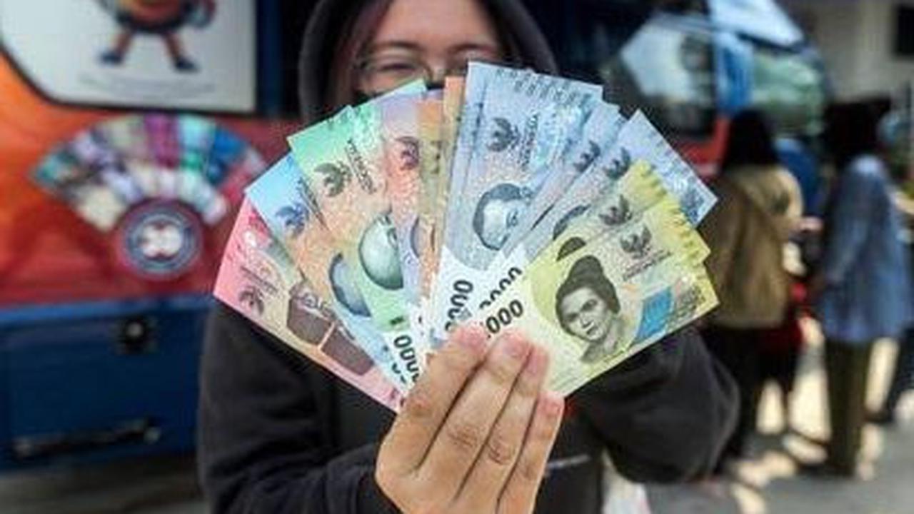 Tak hanya itu, Grandhis meminta nasabah yang telah menukar uang tidak melakukan menukarkan lagi kepada pihak lain.<br><br>“Kami tidak mengharapkan nasabah melakukan penukaran berlebihan untuk dilakukan ditukarkan lagi di luar,” kata Grandhis.<br>