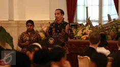 Presiden Jokowi  memberikan arahan pada acara silaturahmi dengan Teladan Nasional di Istana Negara, Jakarta, (18/8). Dalam pidatonya Presiden memotivasi para teladan nasional untuk senantiasa bergerak membangun bangsa. (Liputan6.com/Faizal Fanani) 