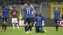 <p>Demi menajamkan lini serang pada babak kedua, Inter memainkan Romelu Lukaku dan Robin Gosens selepas sejam laga berjalan. Masuknya Lukaku membuat permainan di depan semakin hidup. (AP Photo/Luca Bruno)</p>