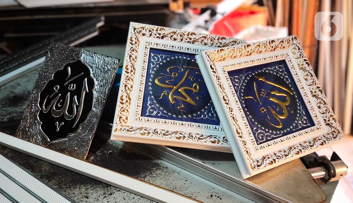  FOTO  Pengrajin  Lukisan Kaligrafi Sepi Pembeli di Ramadan 