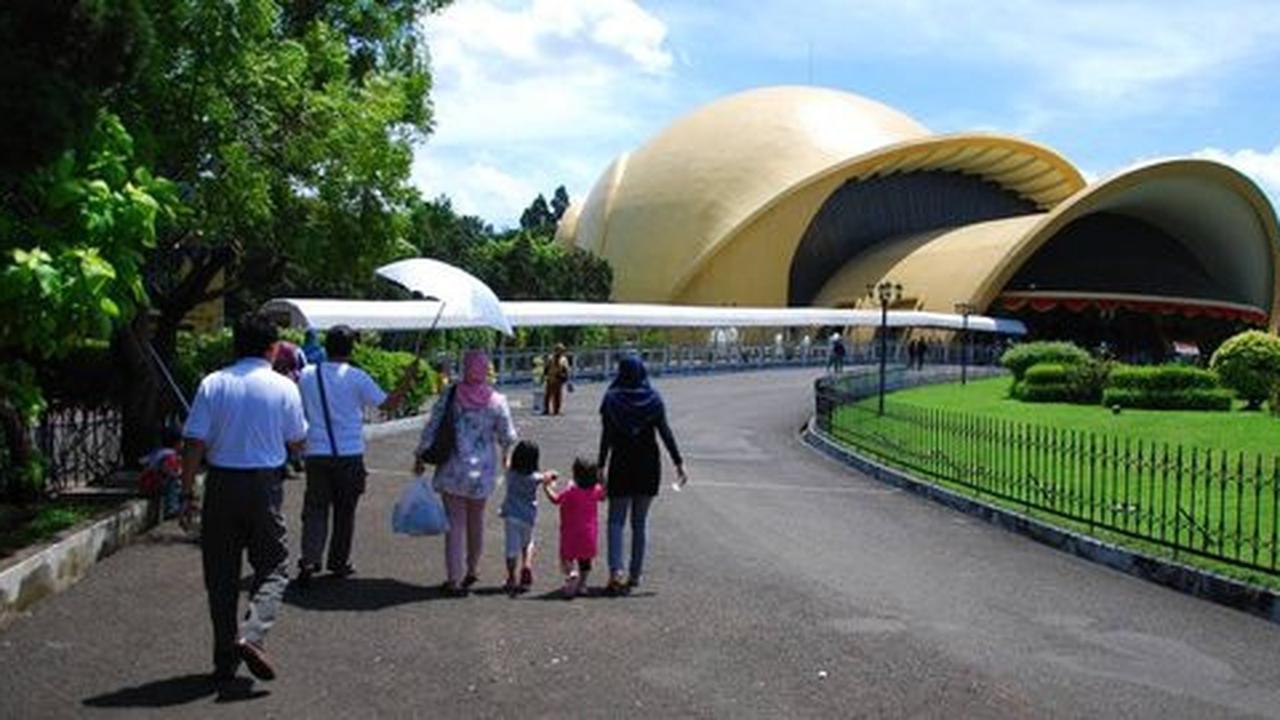 Hari kedua Lebaran 50.000 orang serbu TMII
