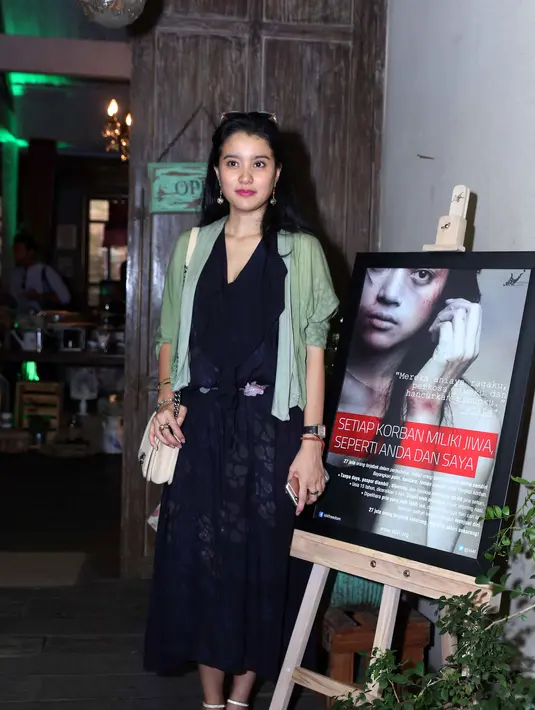 Aktris pemeran ‘Tusuk Jelangkung’ ini juga mengatakan harus ada sosok mama di tengah-tengah. Karena sang mama lebih protektif dan Marcella memang khawatir jika menitipkan anaknya hanya kepada Olivia. (Nurwahyunan/Bintang.com)