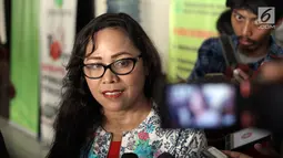 Pengacara dari Law Firm Fifi Lety Indra & Partners, Josefina Agatha Syukur saat dimintai keterangan kepada awak media di PN Jakarta Utara, Senin (8/1). Selain itu, Ahok juga meminta hak asuh anak. (Liputan6.com/Arya Manggala)