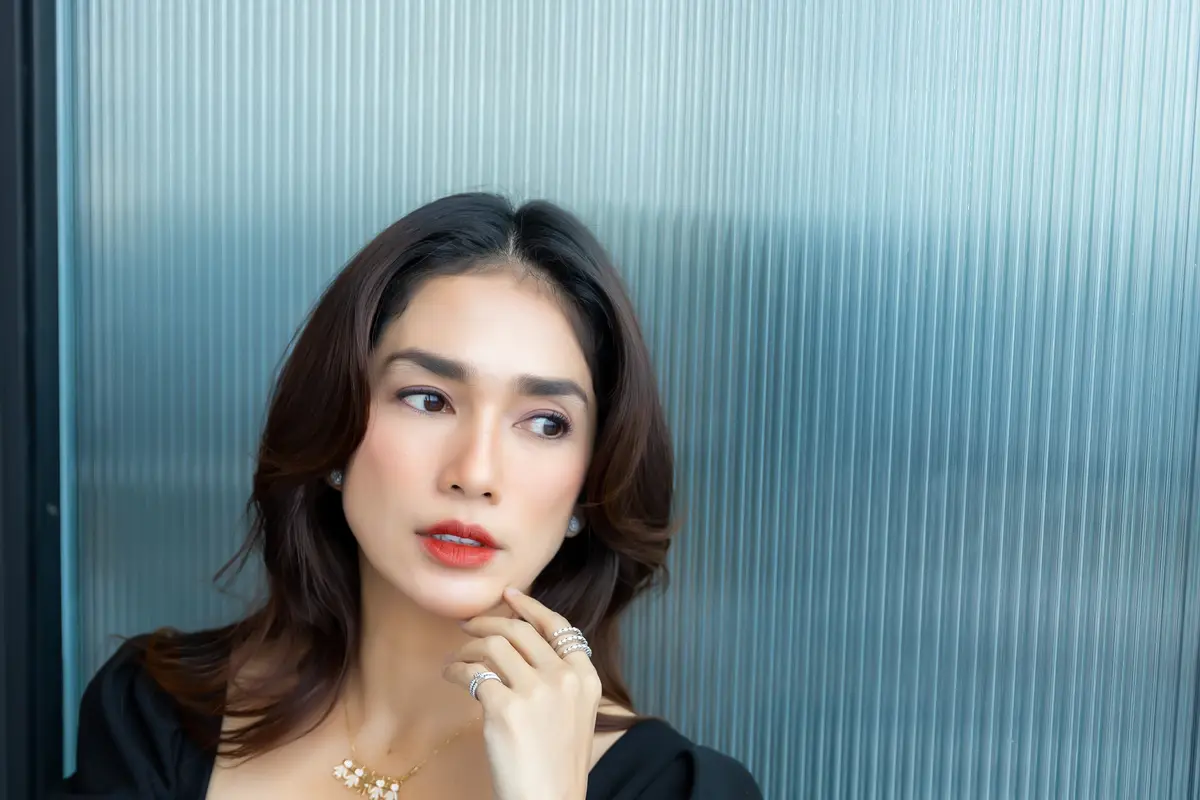 Perawatan wajah Ussy Sulistiawaty
