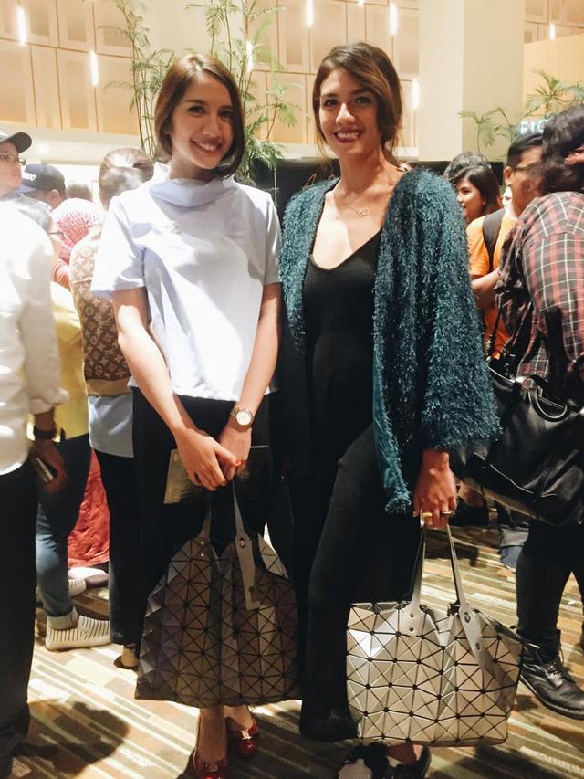 6 Potret Seleb Cewek Indonesia Serupa Tapi Tak Sedarah, Bak Pinang Dibelah Dua