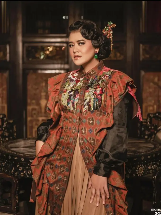 7 Tampilan Paripurna Kahiyang Ayu dengan Busana Mewah di Pemotretan Terbaru