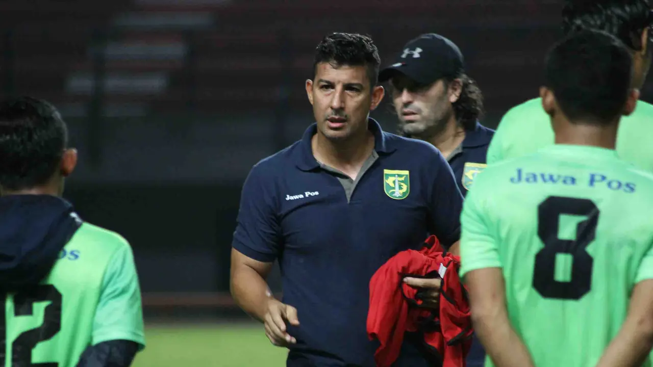 Pelatih Persebaya Surabaya