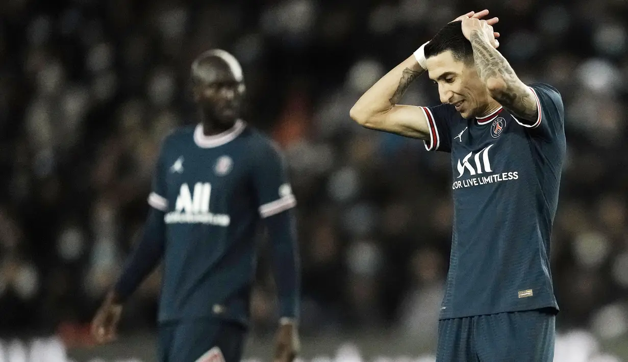 Hasil seri ini membuat PSG masih bertahan di puncak klasemen dengan poin 41, sedangkan Nice menduduki peringkat empat dengan poin 27. (AP/Thibault Camus)