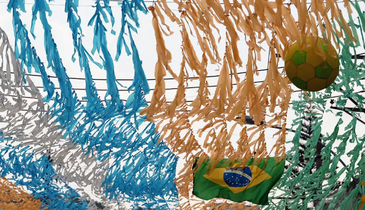 Kota Rio de Janero sengaja mempercantik dirinya menjelang Piala Dunia yang akan berlangsung di Brazil, kota Rio de Janeiro, Jumat (9/5/2014) (AFP PHOTO / Vanderlei Almeida).