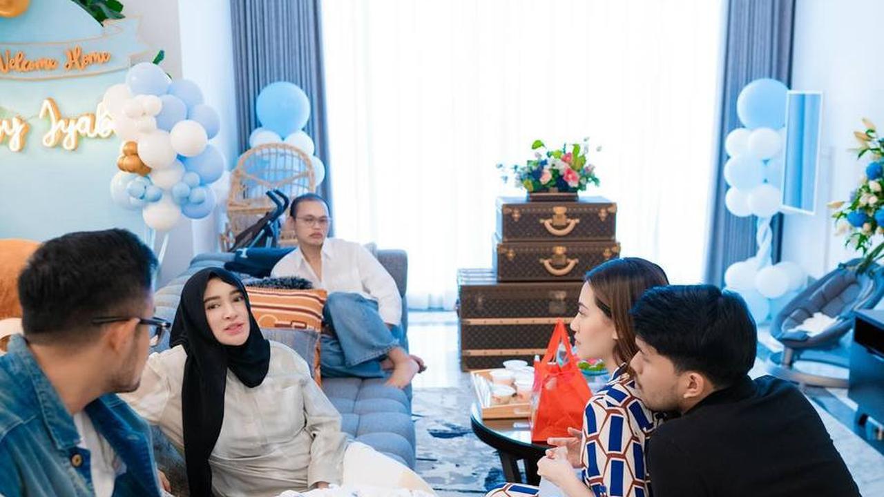 Potret Aaliyah Massaid & Thariq Halilintar Jenguk Anak Shandy Purnamasari yang Baru Lahir, Didoakan Segera Dapat Momongan