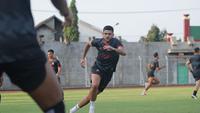 Pemain asing baru Madura United, Junior Brandao, sudah bergabung bersama rekan-rekannya. (Bola.com/Dok. Madura United)