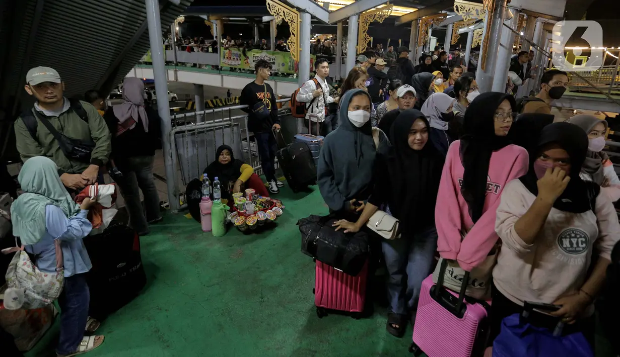 Dalam keterangannya, Direktur Utama ASDP Heru Widodo menyampaikan bahwa kesiapan sarana dan prasarana di Pelabuhan Merak, Banten telah memadai. (Liputan6.com/Herman Zakharia)