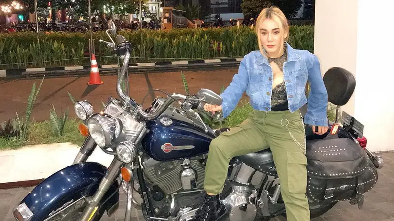 6 Sisi Lain Beby Fey, Dari Korban Kebakaran Hingga Penyuka Motor Gede