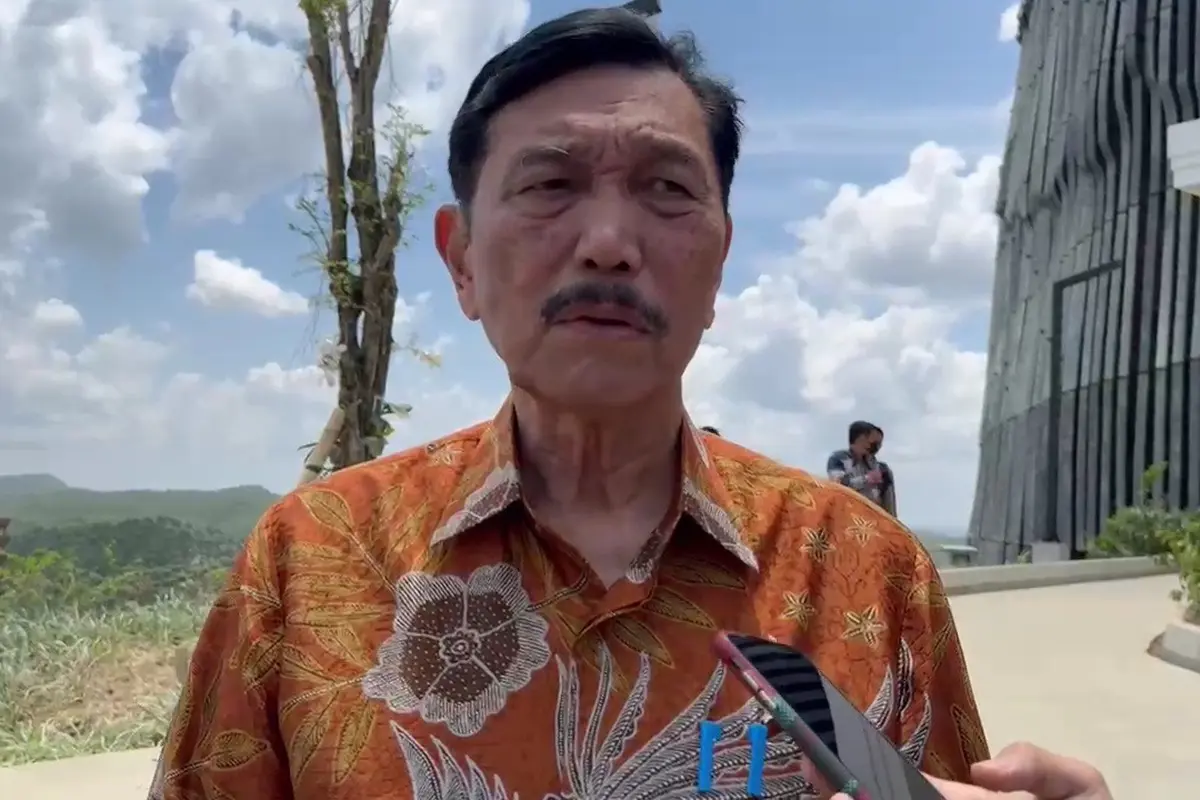 Menteri Koordinator Maritim dan Investasi, Luhut Binsar Pandjaitan usai menghadiri sidang kabinet paripurna terakhir yang digelar di Istana Garuda, Ibu Kota Nusantara (IKN), Kalimantan Timur.
