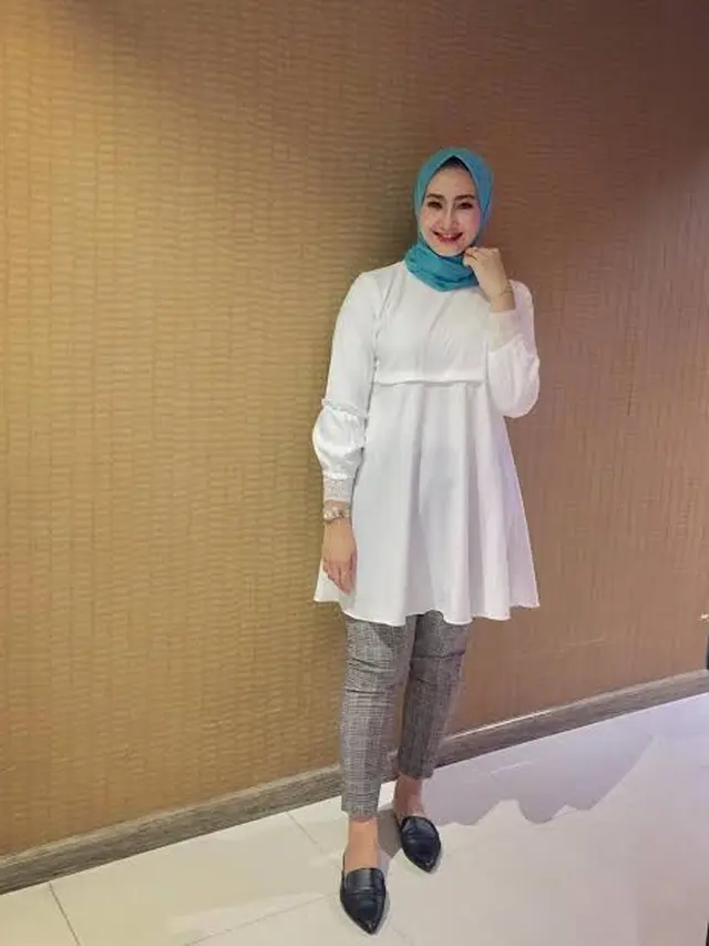 Pesona Fany Kurniawaty Saat Berhijab (sumber: deskgram/@fany_kurniawaty)