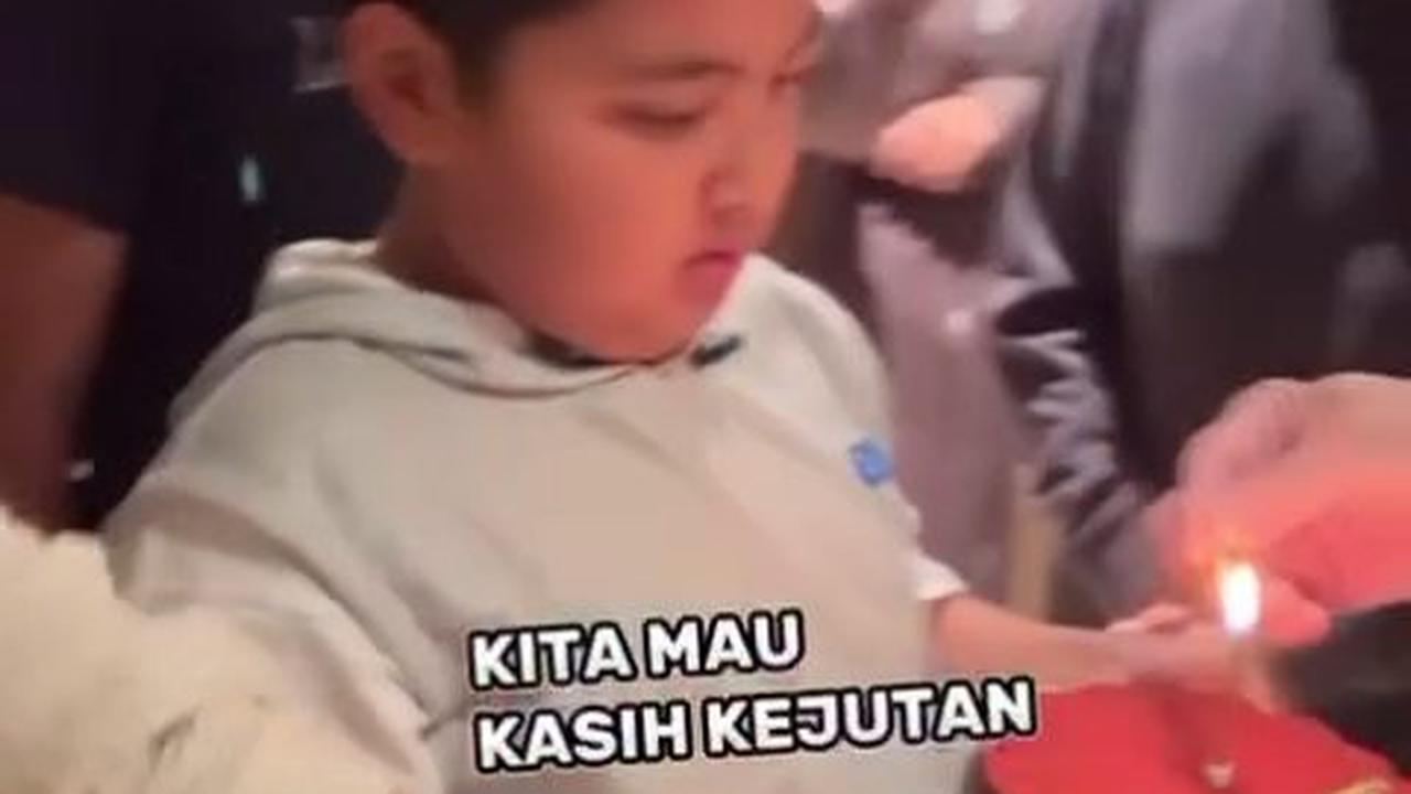 Momen Nia Ramadhani dan 3 Anaknya Beri Kejutan Ultah untuk Aburizal Bakrie, Jadi Misi Rahasia Saat Tengah Malam