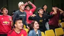 <p>Ekspresi sejumlah fans Manchester United saat Roaring Night Liga Inggris melawan Manchester City yang berlangsung di Hotel IBIS Style, Tanah Abang, Jakarta, Minggu (03/03/2024). (Bola.com/Bagaskara Lazuardi)</p>