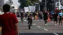 Kawasan itu dipadati oleh warga Jakarta untuk beraktivitas, seperti jalan santai, olahraga lari, dan bersepeda. (Liputan6.com/Angga Yuniar)