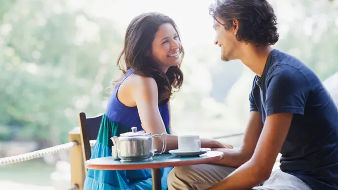 [bintang] 5 Zodiak yang Gampang Sayang di Kencan Pertama