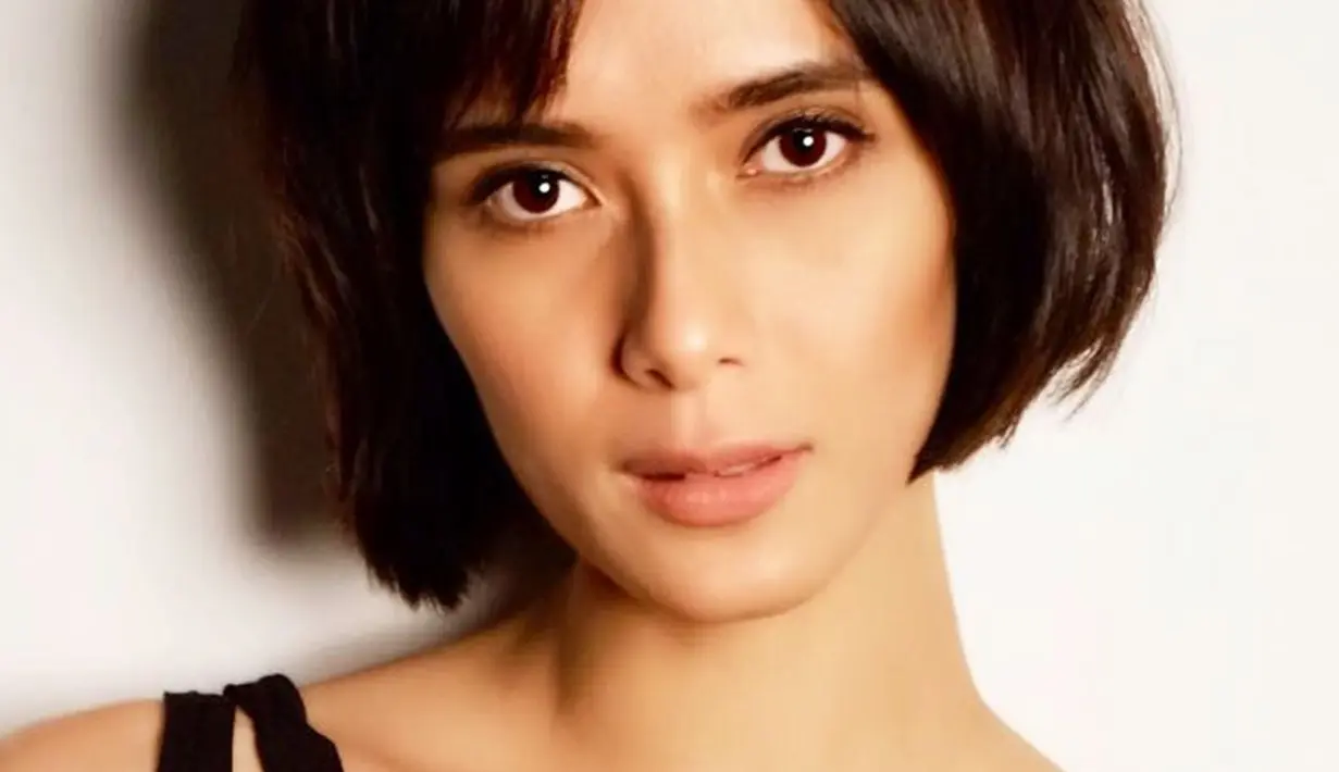 Sebagai seorang model, nama Renata Kusmato pasti sudah tak asing lagi di dunia fashion tanah air. Ia telah menjadi wajah bagi sejumlah brand dari desainer ternama Indonesia. (Liputan6.com/IG/@renata711)