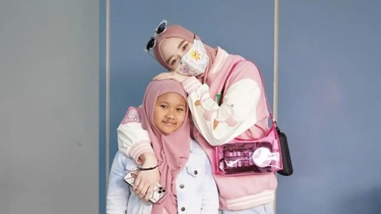 Inara Rusli dan anak (Instagram/mommy_starla)