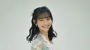 Tampilan manis Freya kenakan kebaya modern yang dipadukan rok balon batik nuansa pastel saat manggung.  [@jkt48.freya].