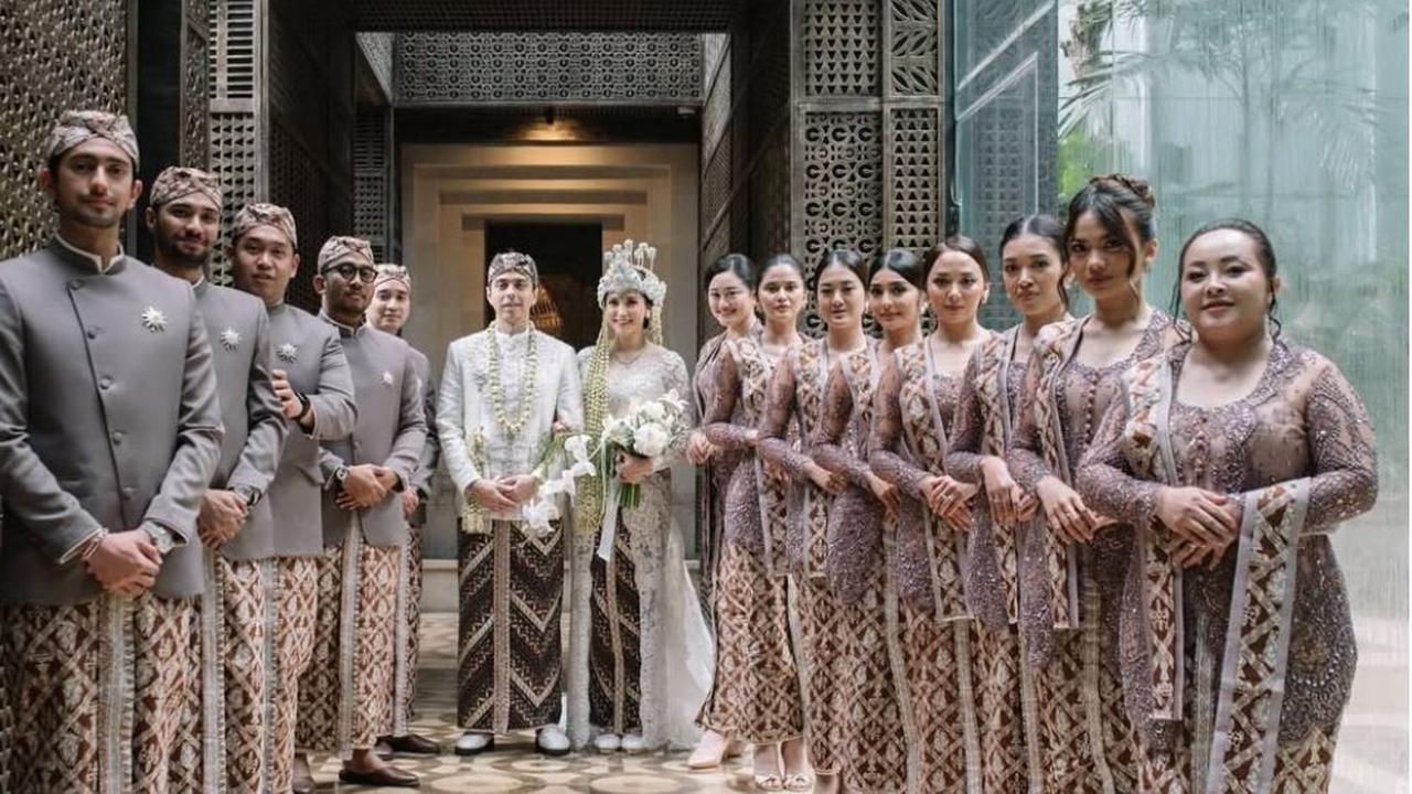 7 Potret Bahagia Refal Hady Saat Jadi Groomsman di Pernikahan Dewi Paramita