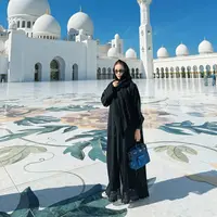 Intip potret Momo Geisha liburan di Dubai dengan gaya yang santun (@therealmomogeisha)
