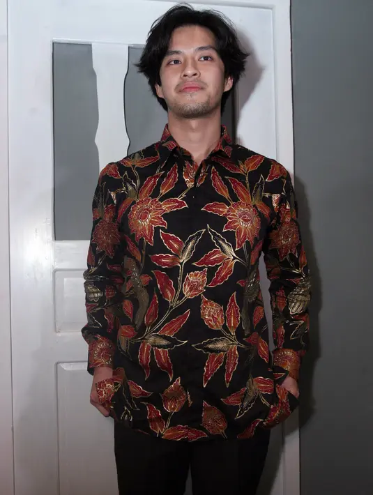 "Ya, why not kan. Pekerjaan kita kan sebenarnya menghibur orang kan cuma karyanya masing-masing saja yang berbeda. Kenapa nggak kalau misalnya ada kesempatan," ujar Morgan Oey. (Nurwahyunan/Bintang.com)