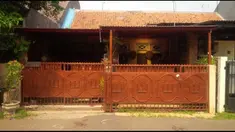 Rumah milik Haryo Unggul‎ di Jalan Otista III, Kompleks 7 No H.132, Cipinang Cempedak, Jakarta Timur, terancam dikosongkan TNI Angkatan Darat. Rumah itu awalnya milik ayah Haryo Unggul, Rumantio, pensiunan TNI AD yang bertugas di Corps Ajudan Jenderal (CA