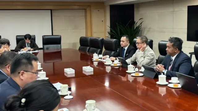 Pertemuan antara Deputi Bidang Koordinasi Kerja Sama Ekonomi dan Investasi Kemenko Bidang Perekonomian, Edi Prio Pambudi, dan Director General of Department of International Trade and Economic Affairs, Ministry of Commerce RRT, Chen Chao. (Foto: istimewa