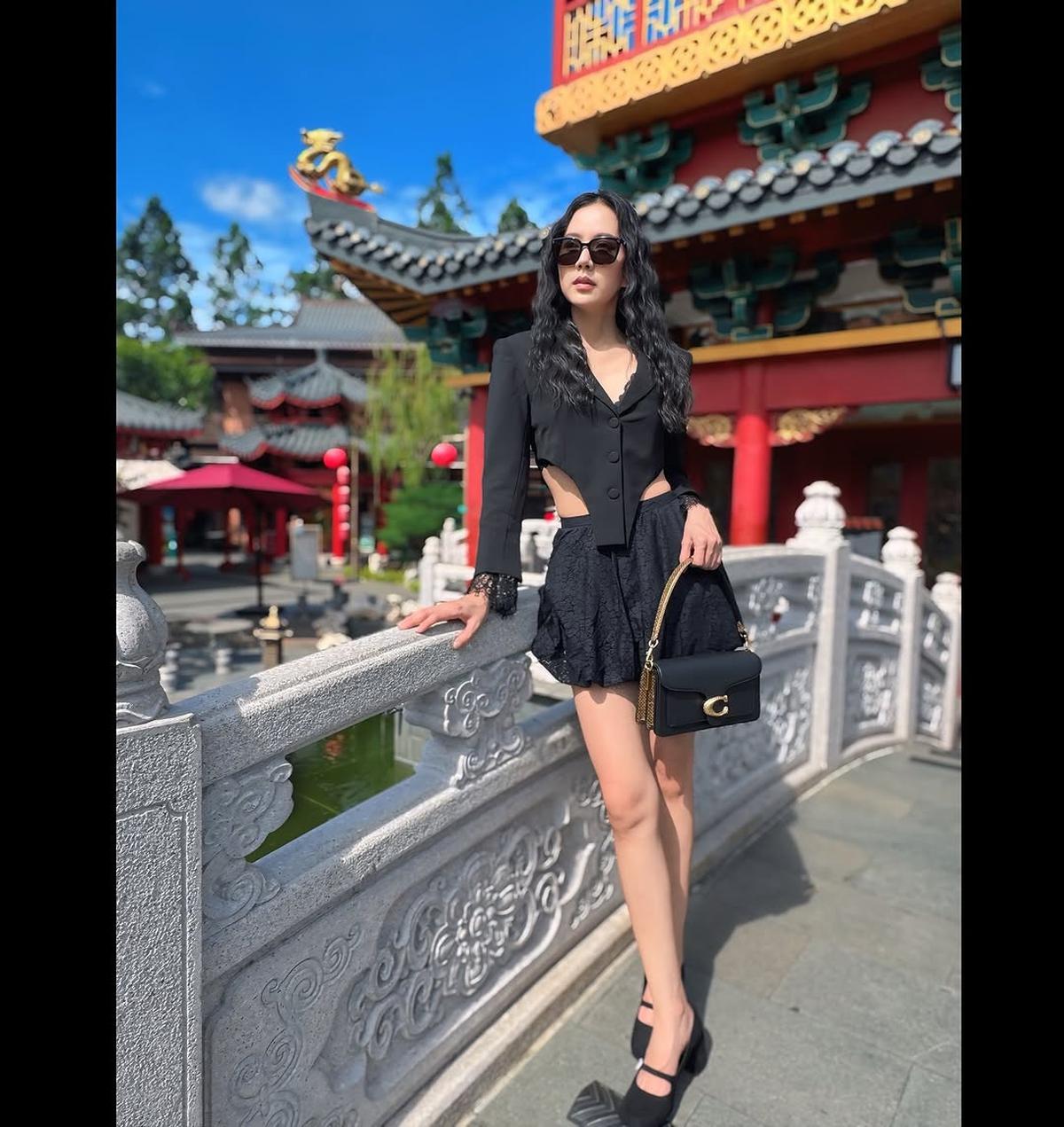 Potret Terbaru Agnes Jennifer yang Punya Kaki Jenjang dan Body Goals Impian Semua Orang