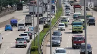 Sejumlah kendaraan melaju di ruas Tol Jakarta Outer Ring Road (JORR), Jakarta, Rabu (21/2).Pengintegrasian empat ruas Tol JORR dilakukan untuk mengurangi kepadatan lalu lintas. (Liputan6.com/Angga Yuniar)