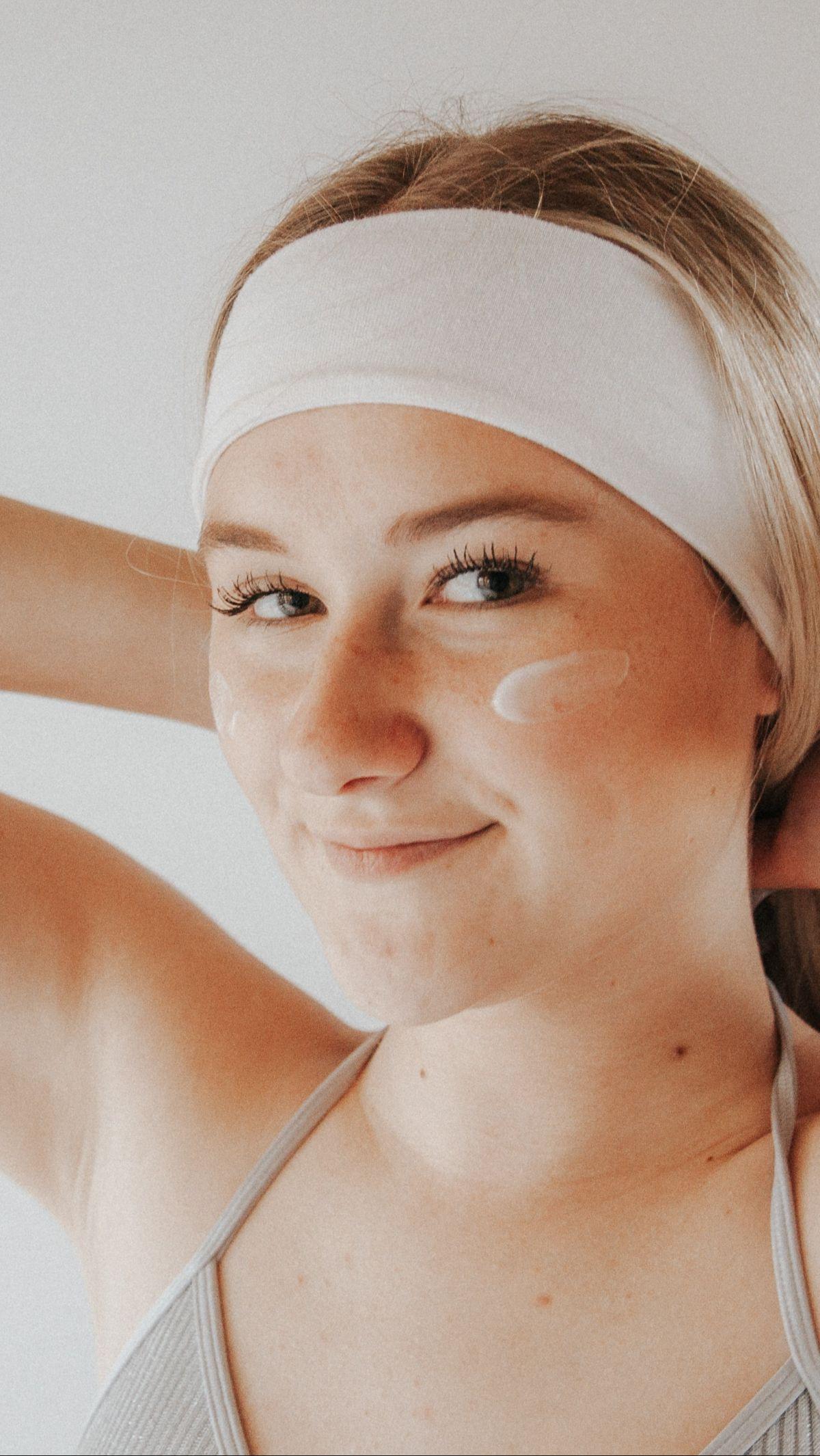 <b>3. Bantu Lawan Jerawat</b>