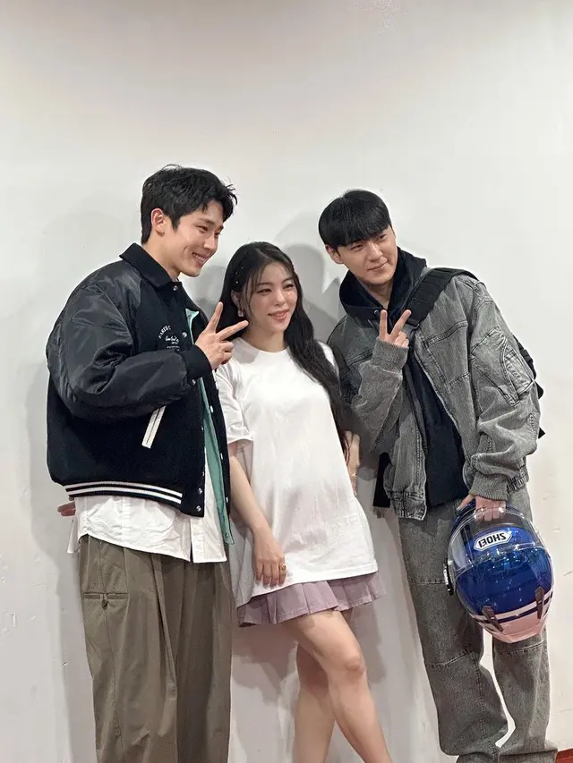 Segera Menikah dengan Penyanyi Ailee, 6 Gaya Choi Si Hun Single’s Inferno yang Ternyata Fanboy Sang Calon Istri