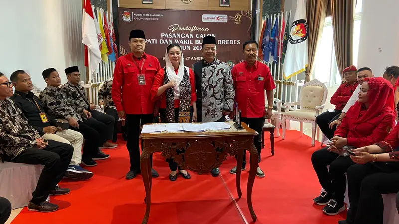 Anggota DPR RI Fraksi PDI Perjuangan (PDIP), Paramitha Widya Kusuma telah mendaftarkan diri bersama Ketua DPC Partai Gerindra Kabupaten Brebes, Wurja sebagai pasangan bakal calon Bupati dan Wakil Bupati Brebes ke KPU Kabupaten Brebes.