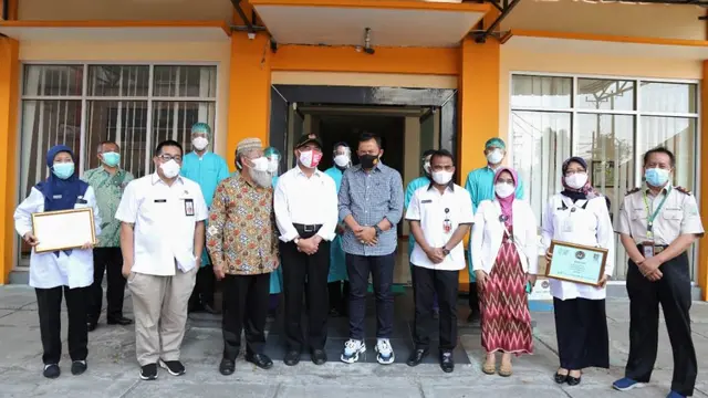 Menko PMK Muhadjir Effendy berkunjung ke Cilacap memantau penanganan Covid-19 varian India. (Foto: Liputan6.com/Humas Pemkab Cilacap)