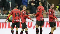AC Milan berhasil memantapkan posisinya di peringkat ketiga klasemen sementara Serie A Liga Italia 2023/2024 menjelang pergantian tahun setelah menang tipis 1-0 atas Sassuolo pada laga pekan ke-18 di San Siro Stadium, Milan, Sabtu (30/12/2023) malam waktu setempat atau Minggu (31/12/2023) dini hari WIB. Gol tunggal Rossoneri dicetak lewat aksi Christian Pulisic pada menit ke-59. Mengoleksi 36 poin, AC Milan tertinggal 7 poin dari sang runner-up, Juventus dan berjarak 9 poin dari sang pemuncak klasemen, Inter Milan. (AP Photo/Antonio Calanni)