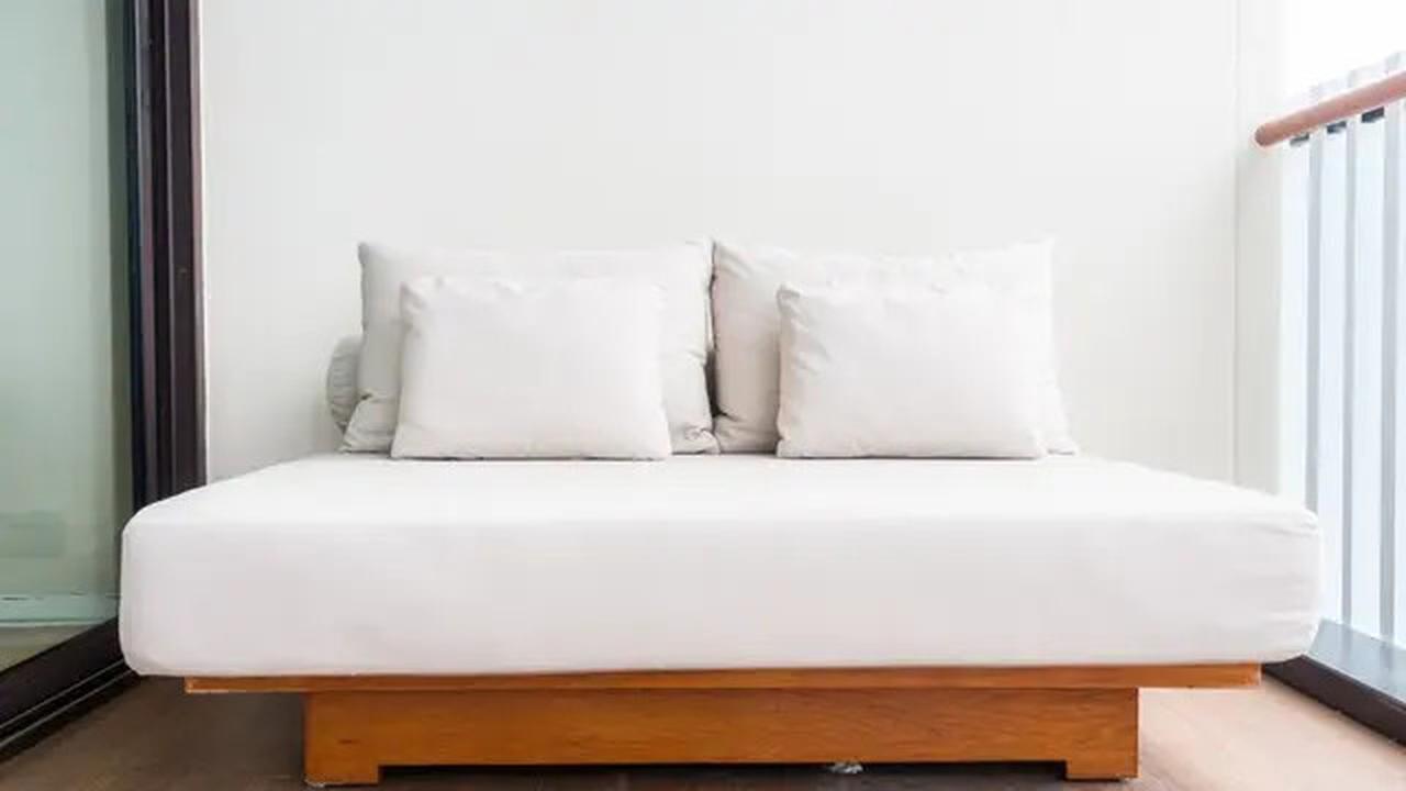 Dipan Kayu Springbed dengan Ruang Tambahan, Solusi Hemat Tempat di Kamar